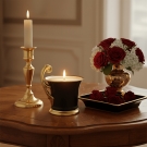 Bougie tasse Royale, ambiance romantique, roses et bougeoir or.