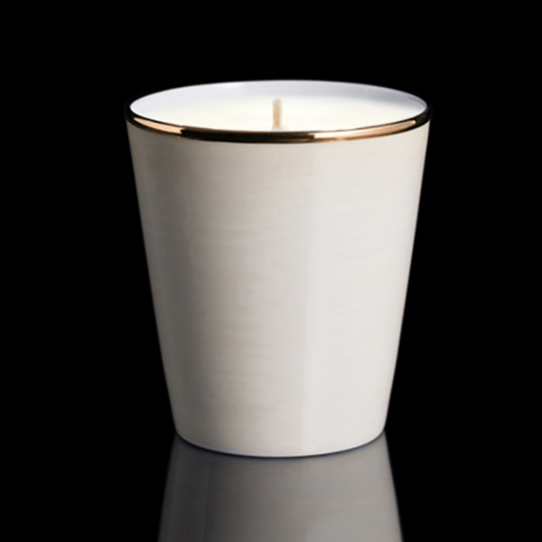 Pot à bougie Ivoire Limoges, filet d'or, vue principale sur fond noir