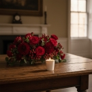 Pot à bougie Ivoire Limoges, filet d'or, ambiance table classique et roses rouges