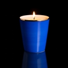 Pot à bougie Bleu Roi Limoges or, allumé, reflet sur fond noir.