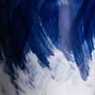 Petra Bleu détail texture peinture artisanale porcelaine Limoges