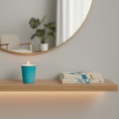 Pot à bougie Turquoise sur étagère en bois, décor intérieur moderne