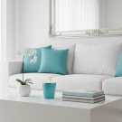 Pot à bougie Turquoise Limoges sur table basse design blanc, salon épuré