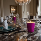 Pot à bougie Pourpre allumé, décor de table marbre et dîner de luxe