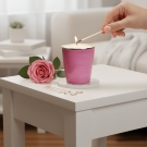 Pot à bougie Rose Carmin, ambiance romantique, rose fraîche et bijoux or