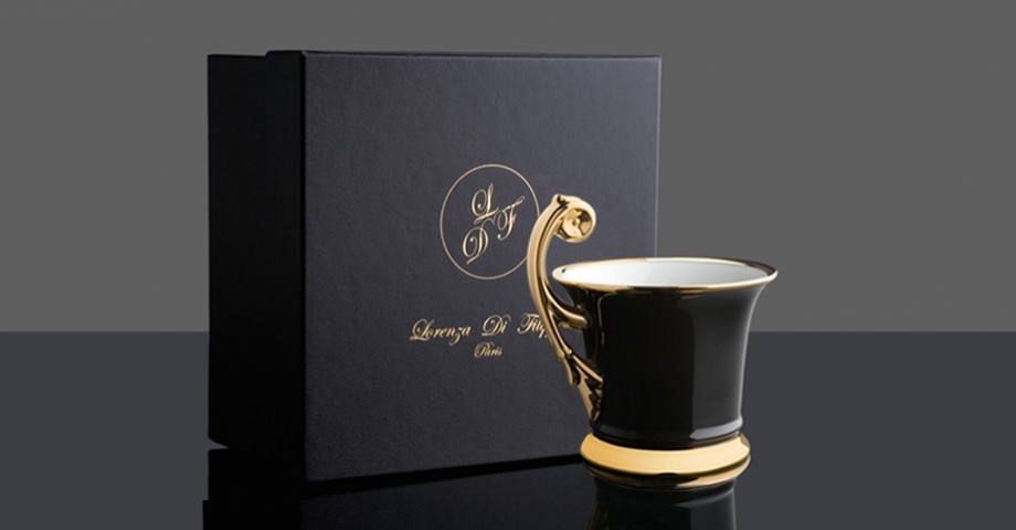 Tasse en porcelaine de Limoges - Modèle Royale en noir et or brillant - Lorenza-difilippo.fr
