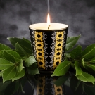 Pot à bougie Antique allumé, décor laurier, luxe classique