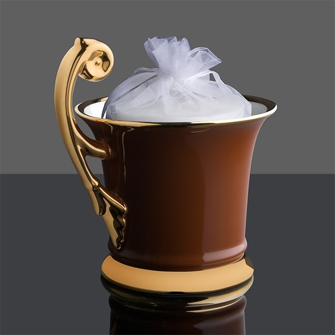 Bougie tasse Royale Porcelaine Limoges, caramel, vue principale avec recharge