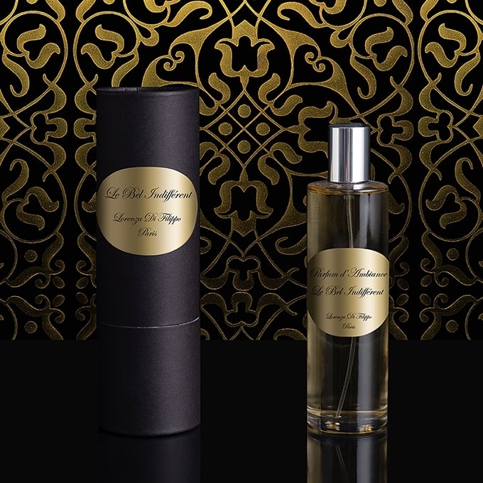 Parfum d’ambiance Le Bel Indifférent, flacon et étui noir doré aux accords frais
