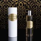 Flacon et étui blanc doré du parfum d’ambiance Douceur Hawaïenne Lorenza Di Filippo aux accords fleuris