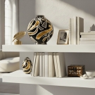 Collection Platinium Longwy signée Lorenza Di Filippo, sur étagère blanche