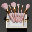 Cendrier Byzance blanc et or détourné en présentoir raffiné avec pinceaux de maquillage