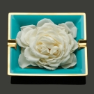 Cendrier Byzance en turquoise et or contenant une rose blanche vue de dessus