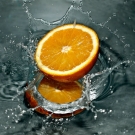 Orange fraîche éclaboussant l’eau, note de tête agrume Pygmalion