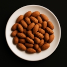 Amandes entières, note gourmande du parfum de la bougie Harem