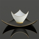 Ensemble coupe et assiette Shérazade en porcelaine de luxe noire et blanche décorée à Limoges, filet or