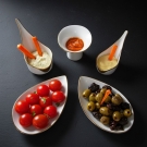 Assiettes pétale, amuses-bouches et mises en bouche Alizée, tomates, olives et sauces