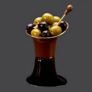 Mise en bouche porcelaine marron Alizée remplie d'olives vertes et noires pour l'apéritif