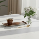 Tasse Café des Délices en porcelaine, roses blanches, ambiance petit déjeuner luxe