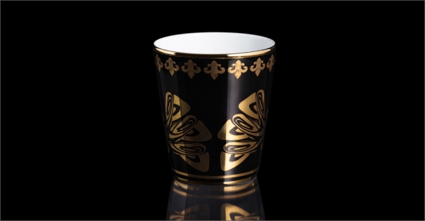 Pot à bougie noir en Porcelaine de Limoges rehaussé d'or brillant - Lorenza-difilippo.fr
