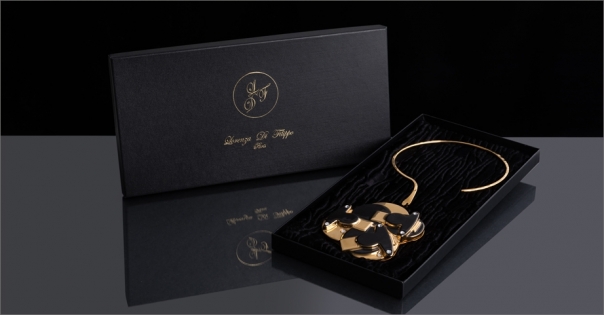 Collier de luxe - Modèle Perlia en noir et or - Lorenza-difilippo.fr