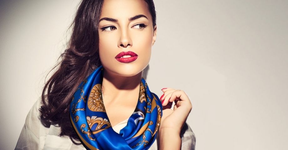 Foulard en soie - Modèle La Montgolfière bleue - Lorenza-difilippo.fr Foulard en soie - Modèle La Montgolfière bleue - Lorenza-difilippo.fr