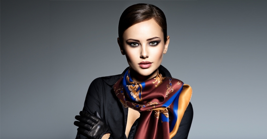 Foulard en soie - Modèle La Montgolfière marron - Lorenza-difilippo.fr Foulard en soie - Modèle La Montgolfière marron - Lorenza-difilippo.fr