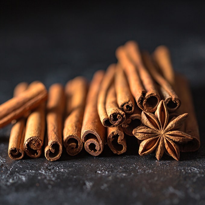 Bâtons de cannelle aux notes épicées
