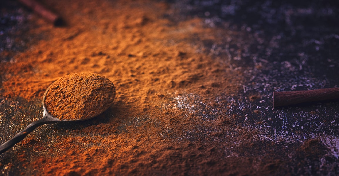 Cannelle moulue utilisée pour la création de parfums